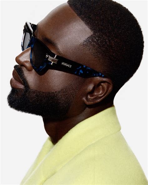 Dwyane Wade Returns for Versace Ad: Frames of Character